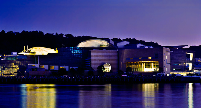 Te Papa at night.jpg